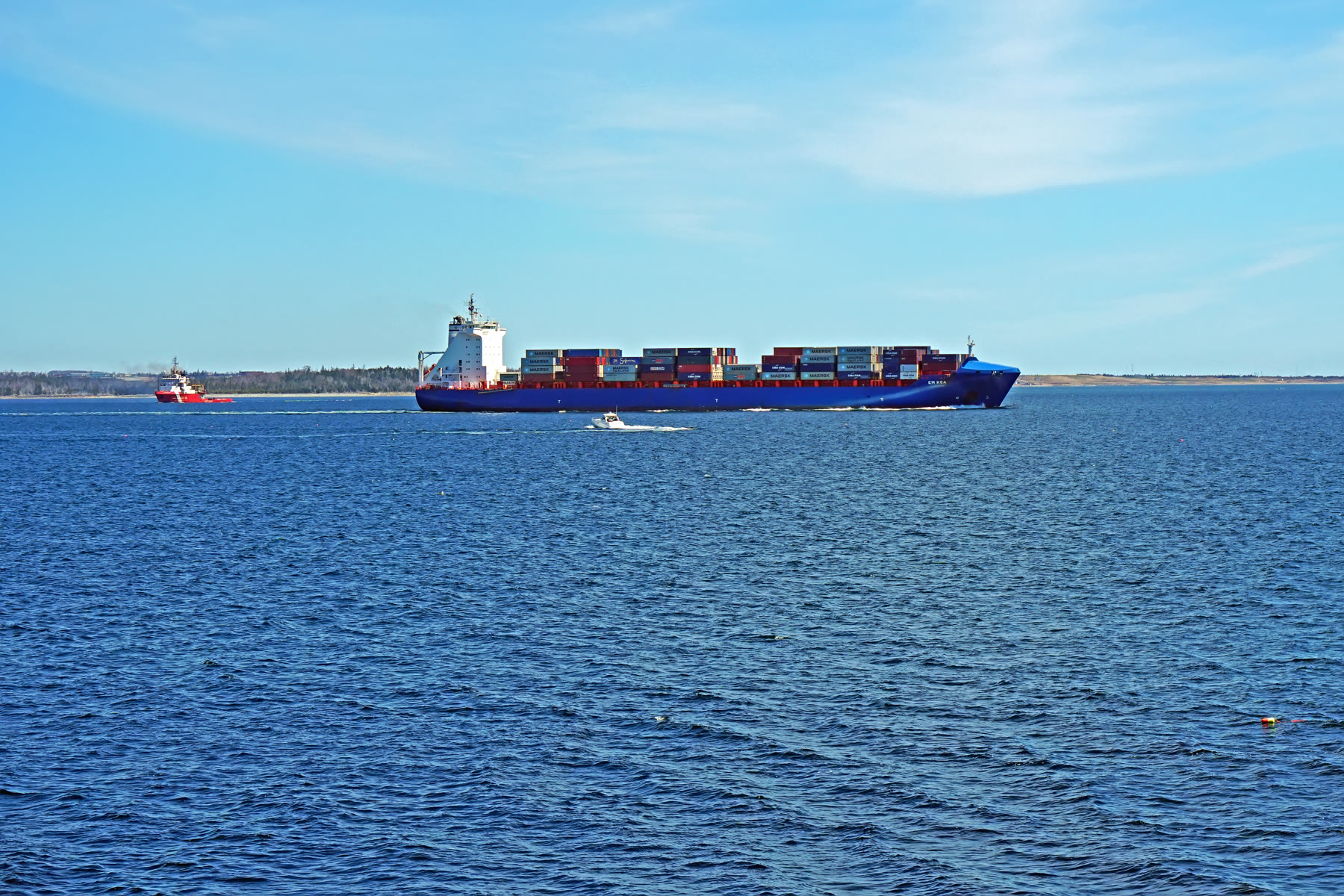 Ocean container vessel with full deck stacks
